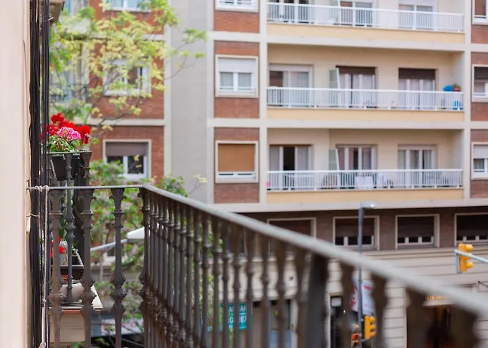 Aparteasy - Turo Park With Lovely Balcony