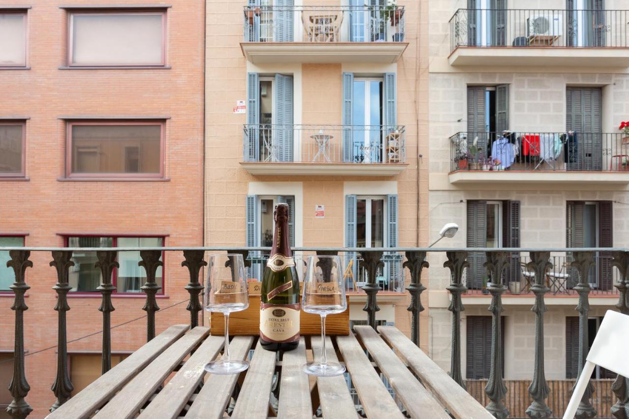 Aparteasy - Turo Park With Lovely Balcony Apartament