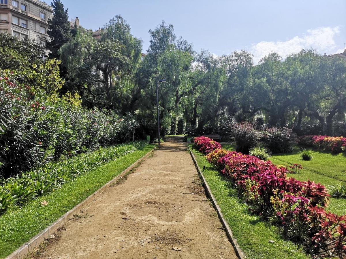 Aparteasy - Turo Park With Lovely Balcony Apartament